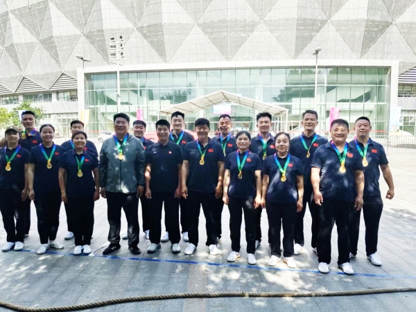 微礦集團代表隊榮獲濟寧市第五屆職工運動會拔河比賽冠軍